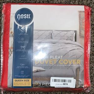 Red Queen Pleat Duvet Cover set